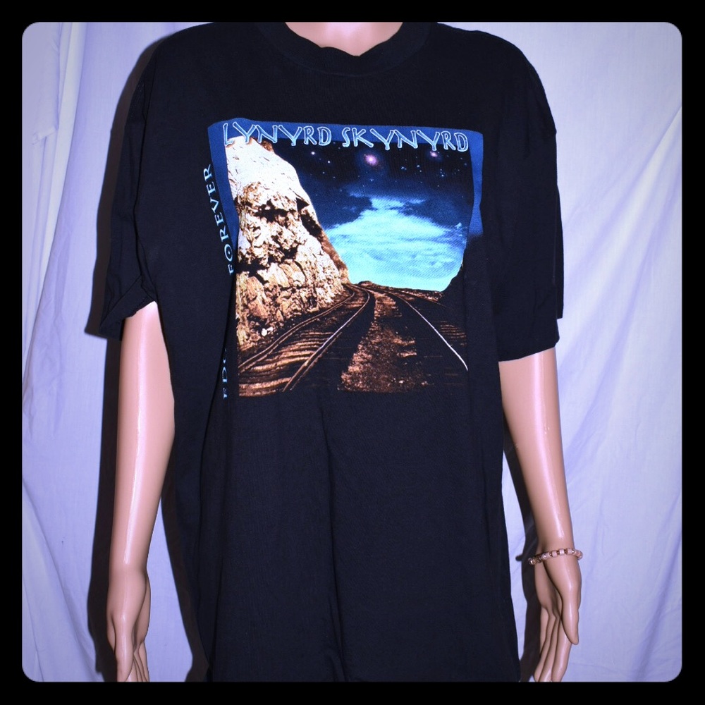 Lynyrd Skynyrd “Edge of Forever” Concert T-shirt